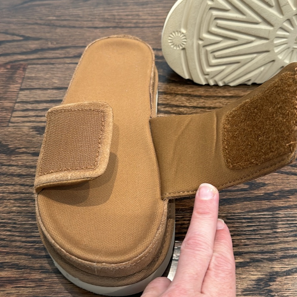 UGG Slip On Shoes LIKE NEW - Picture 6 of 8